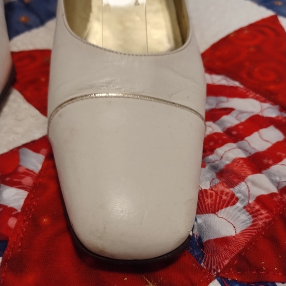 St. John Cream/White Women's Shoes - Picture 13 of 14